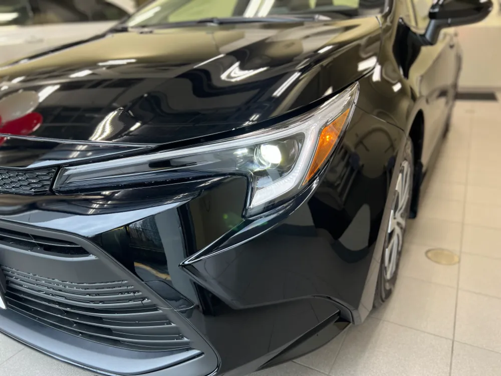 2023 toyota corolla hybrid le in black 3